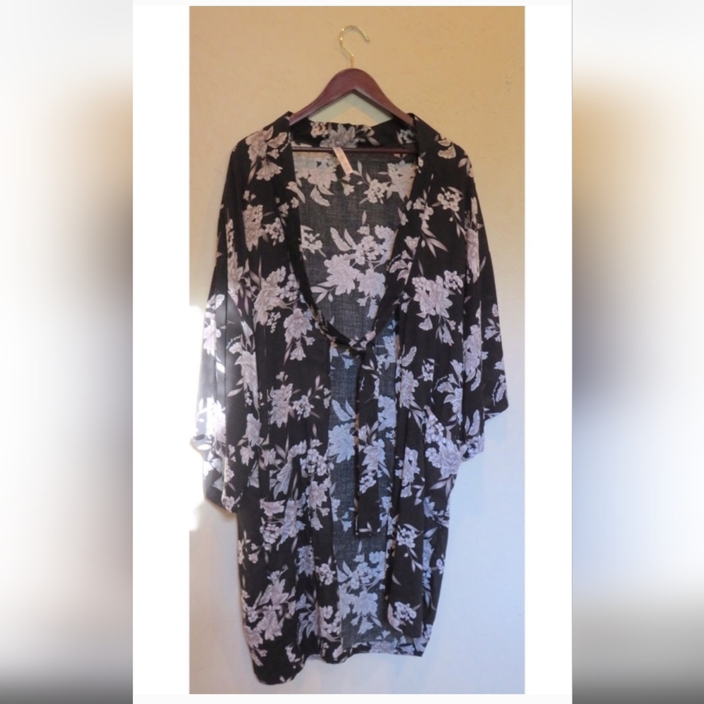 Spiritual Gangster Black and White Floral Kimono